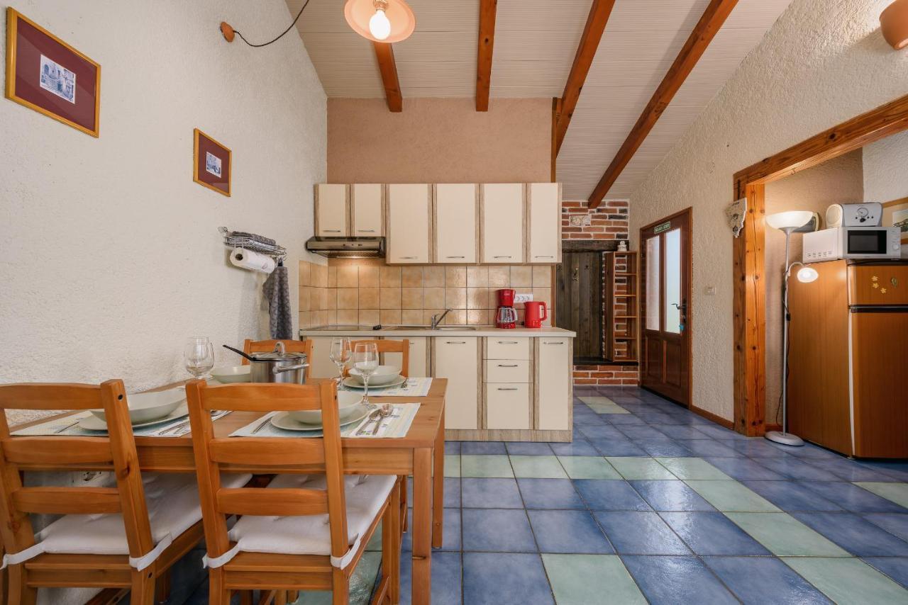 Apartment With Pool Visnjan Exterior photo